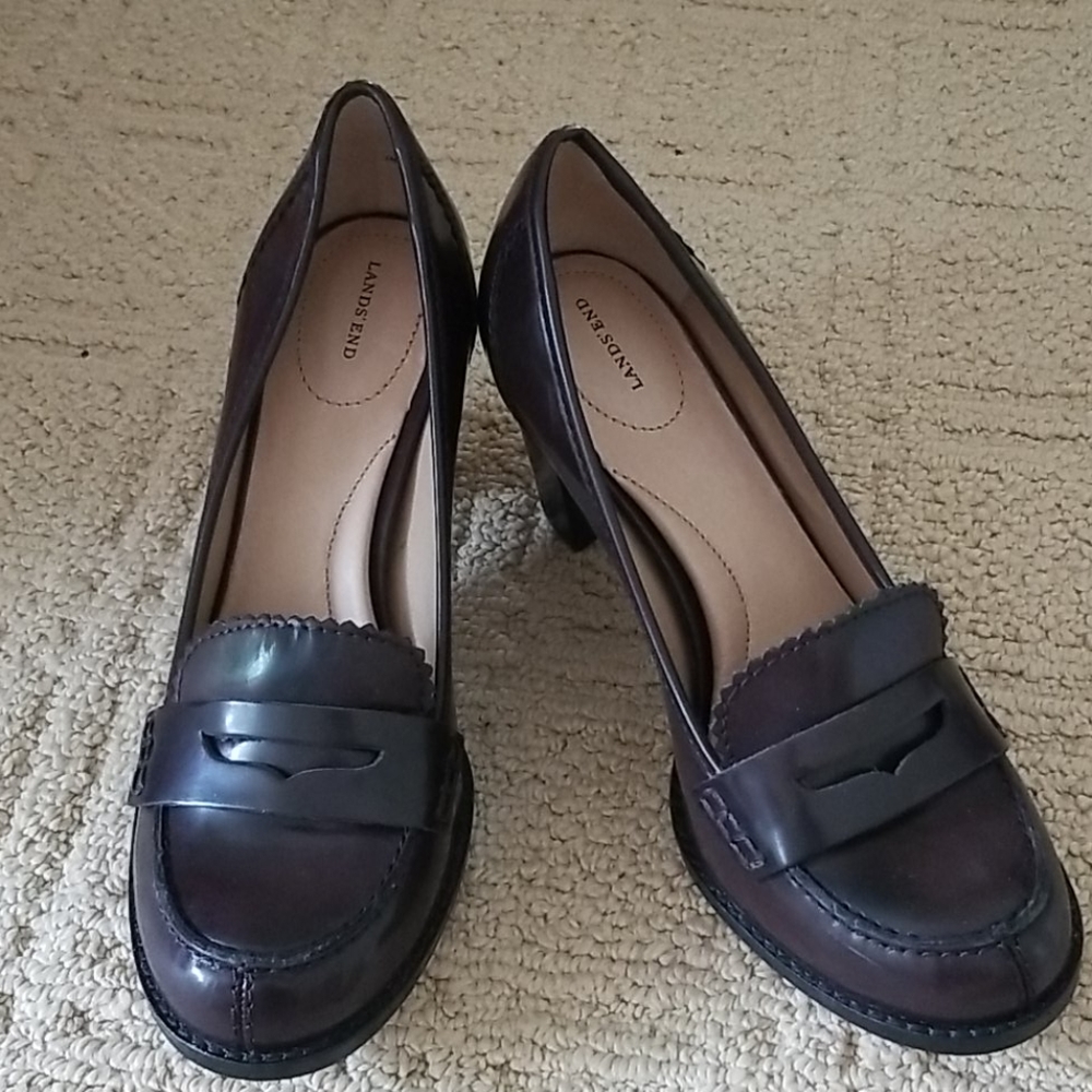 Size 8, High heel loafer Lands End, color cordovan, (brown maroonish)